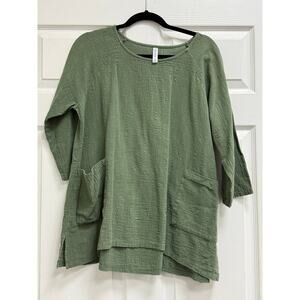 Women's Zenana Small Olive Green Blouse. with 3/4 sleeves. WT254
